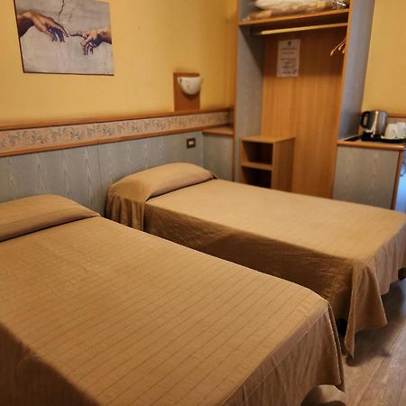 Hotel Route 9 Cadeo Экстерьер фото