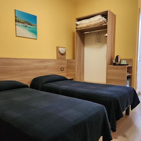 Hotel Route 9 Cadeo Экстерьер фото