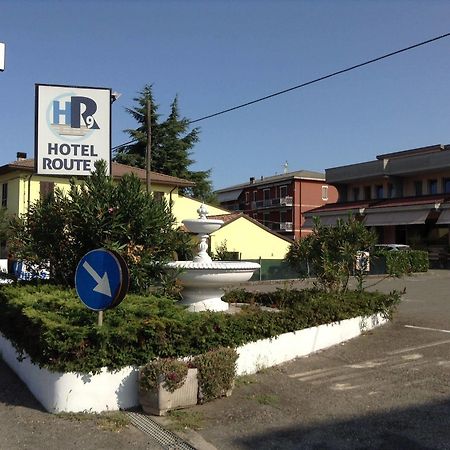 Hotel Route 9 Cadeo Экстерьер фото