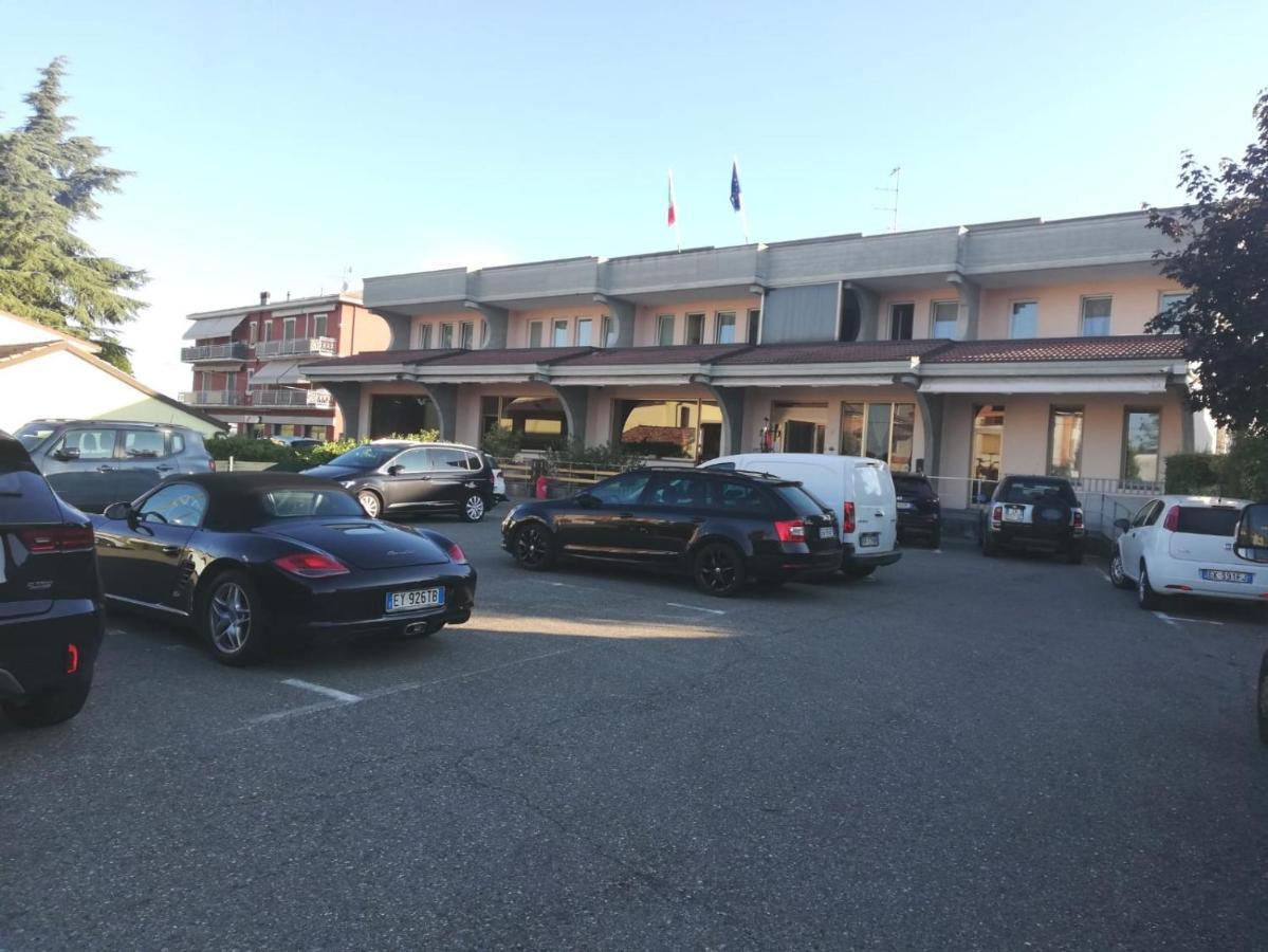 Hotel Route 9 Cadeo Экстерьер фото