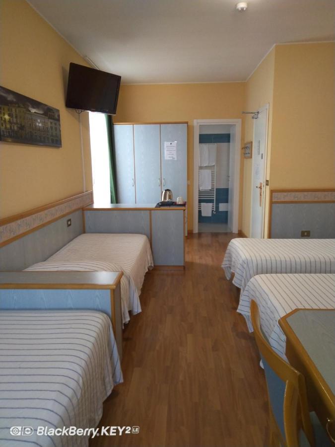 Hotel Route 9 Cadeo Экстерьер фото