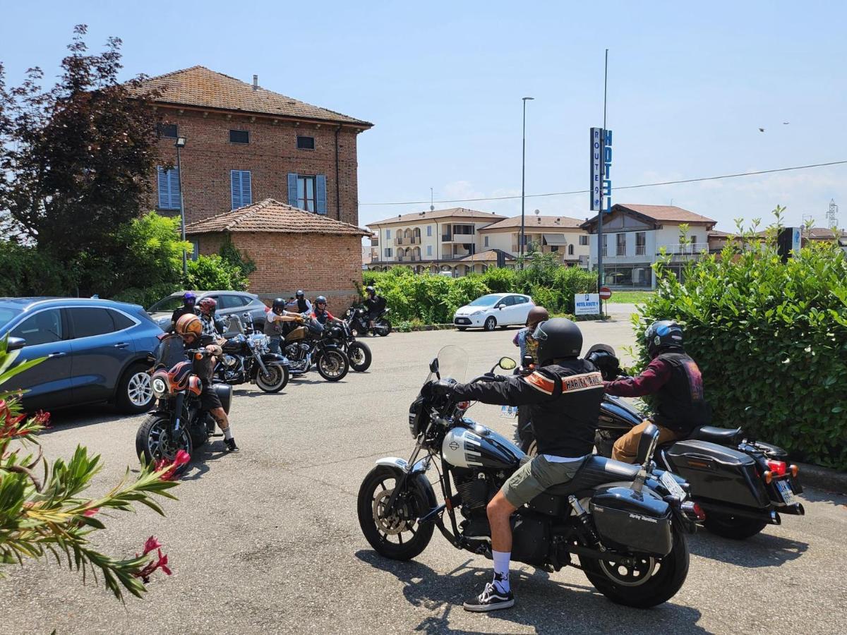 Hotel Route 9 Cadeo Экстерьер фото