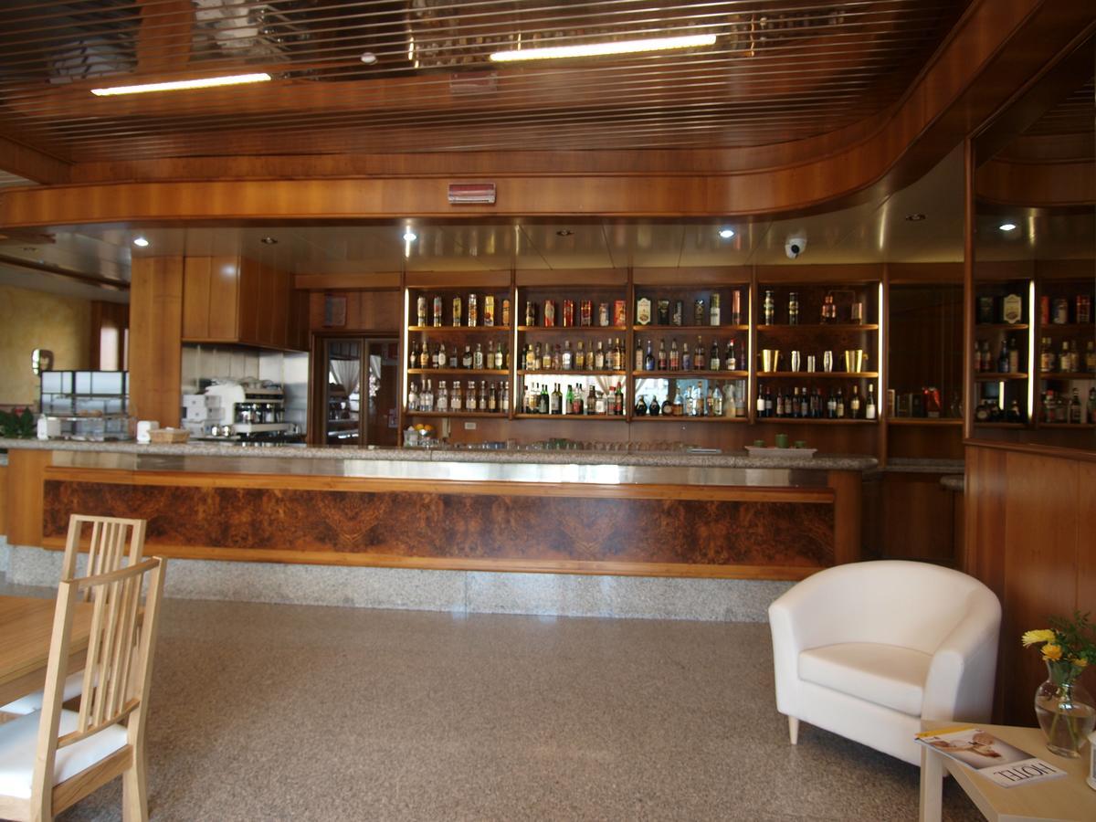 Hotel Route 9 Cadeo Экстерьер фото