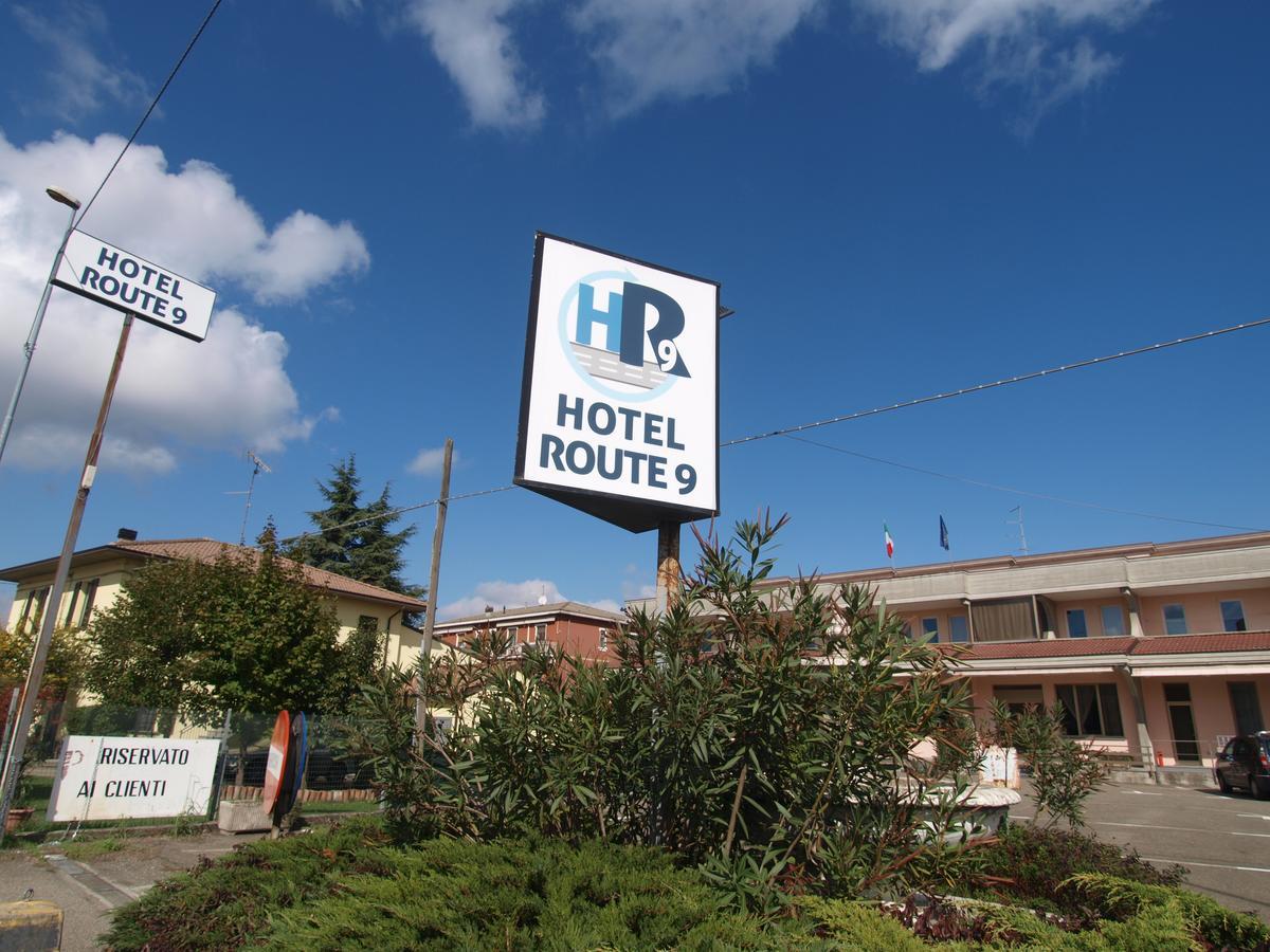 Hotel Route 9 Cadeo Экстерьер фото