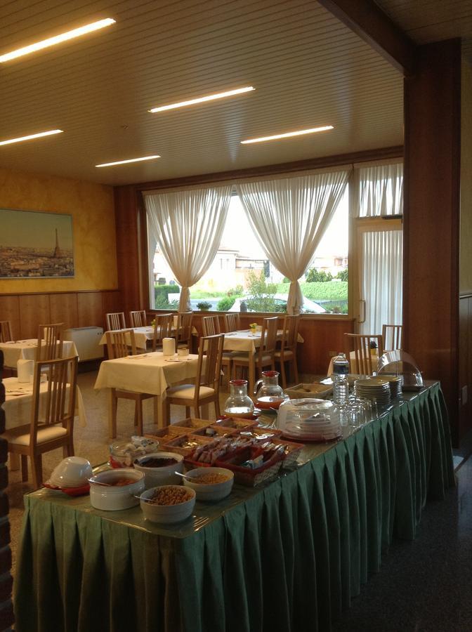 Hotel Route 9 Cadeo Экстерьер фото
