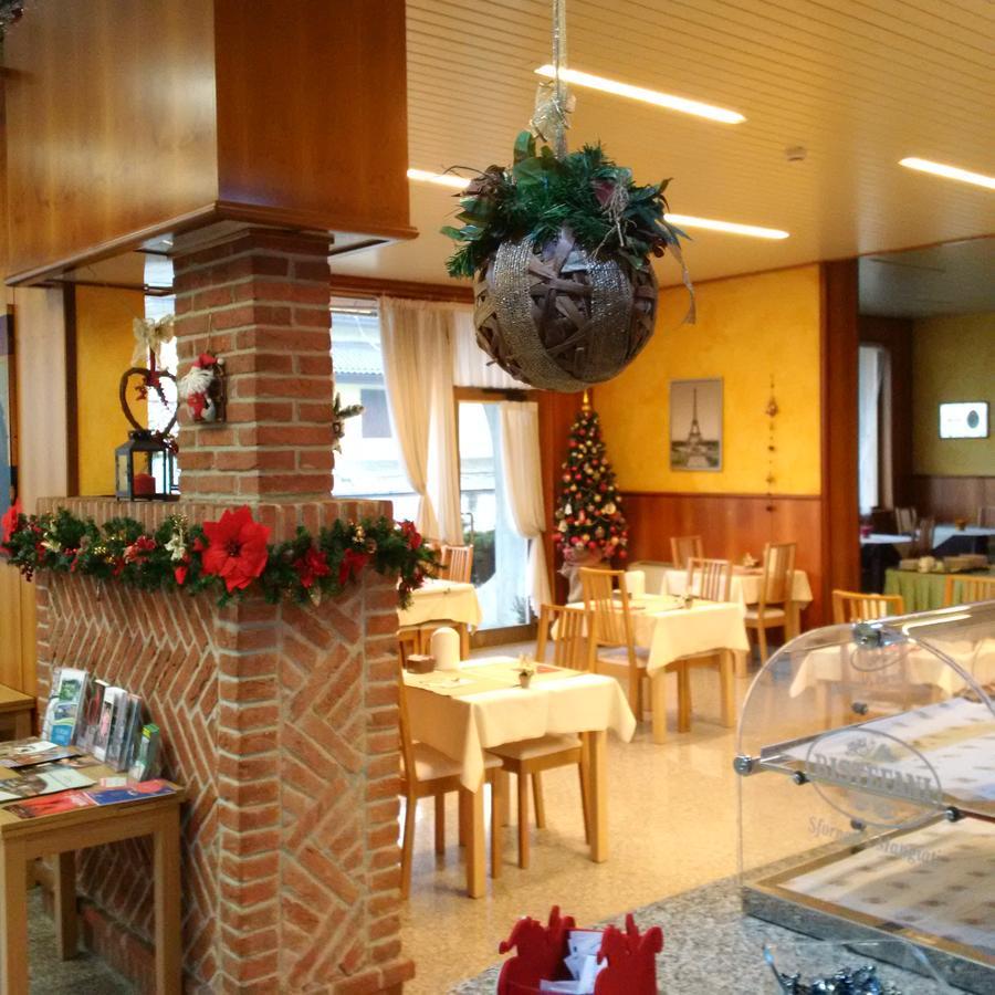 Hotel Route 9 Cadeo Экстерьер фото