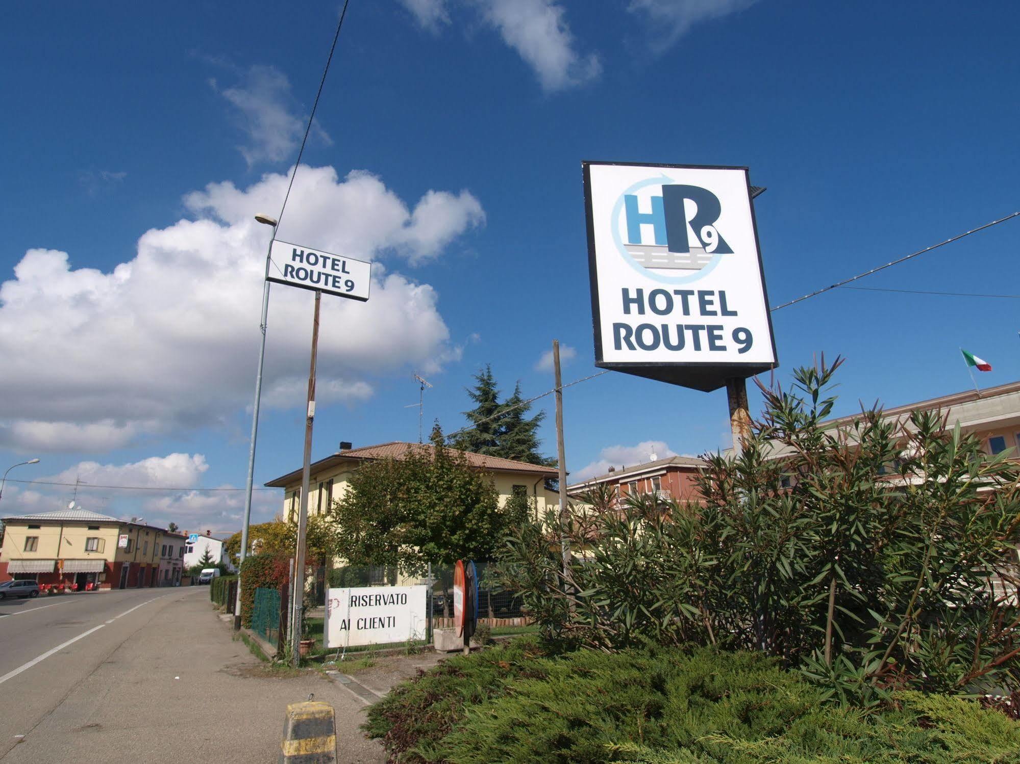 Hotel Route 9 Cadeo Экстерьер фото