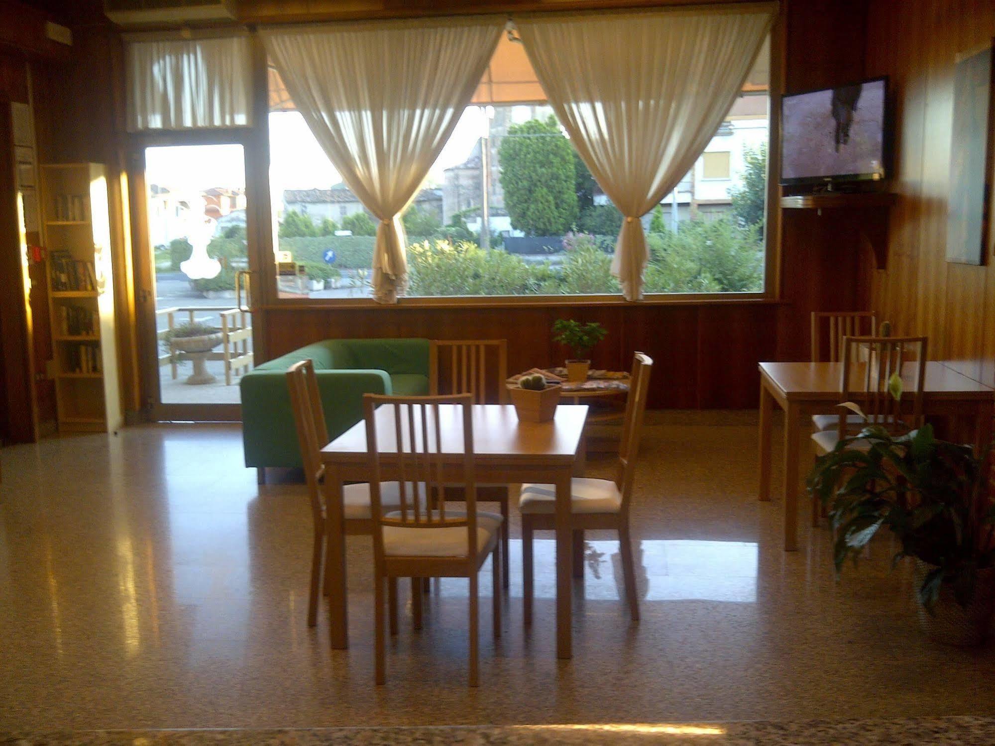 Hotel Route 9 Cadeo Экстерьер фото