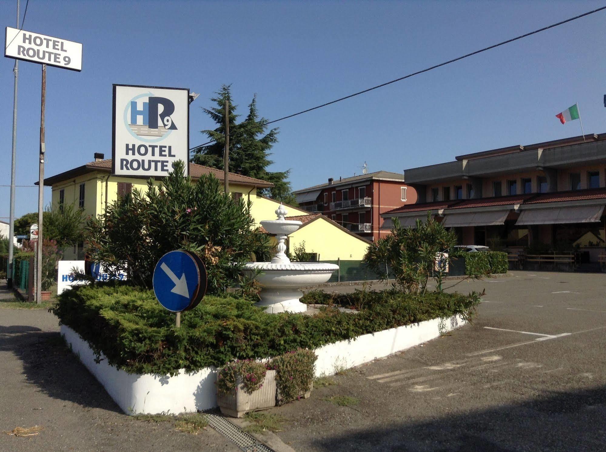 Hotel Route 9 Cadeo Экстерьер фото