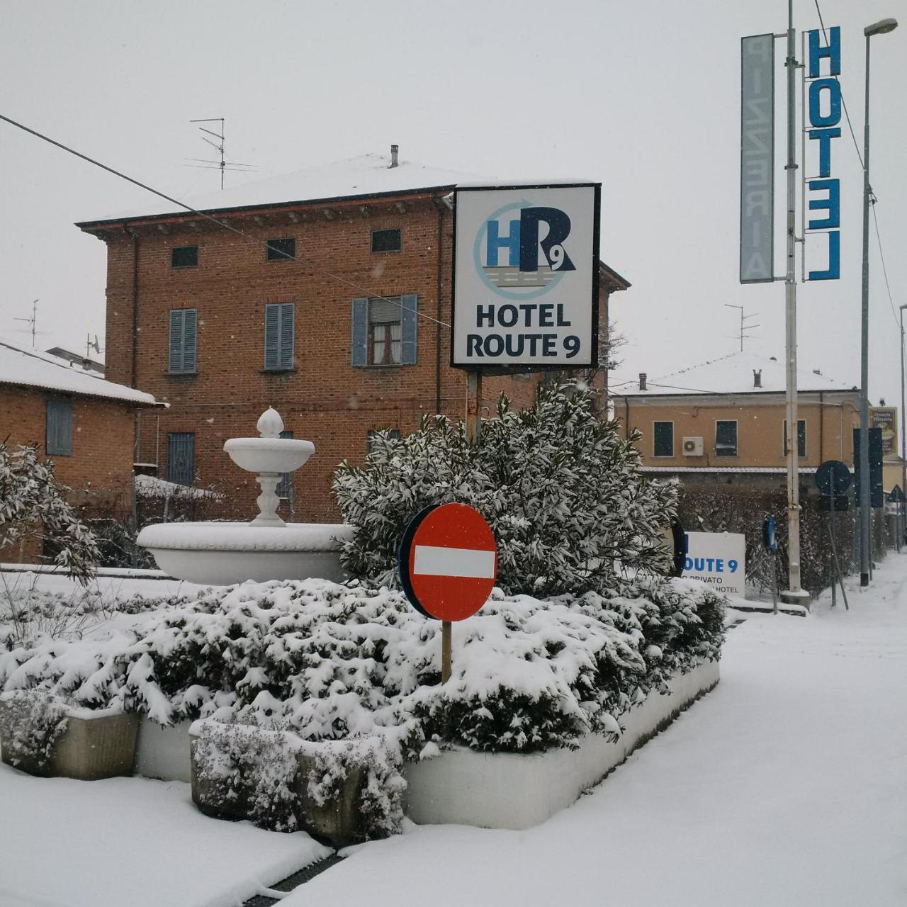 Hotel Route 9 Cadeo Экстерьер фото
