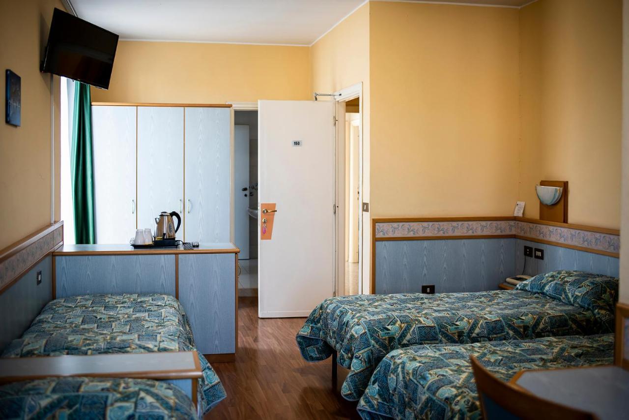Hotel Route 9 Cadeo Экстерьер фото