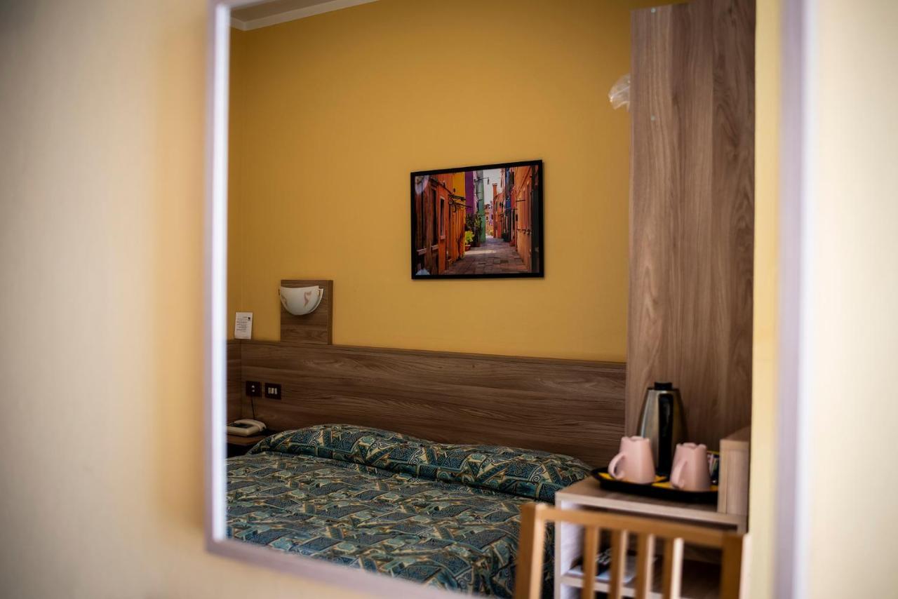 Hotel Route 9 Cadeo Экстерьер фото