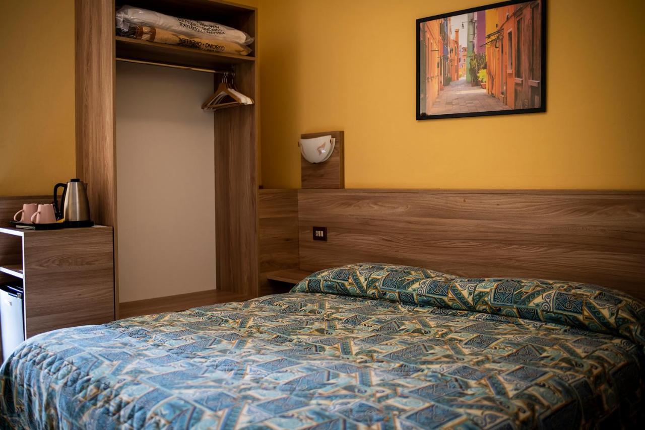 Hotel Route 9 Cadeo Экстерьер фото